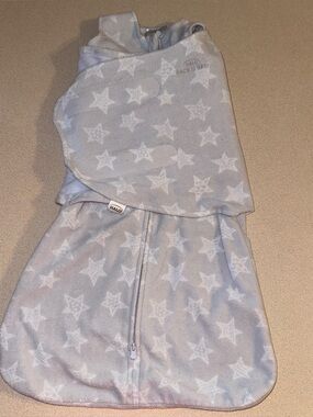 HALO SleepSack Swaddle Gray/White fleece with Stars Size Small 3-6 Months